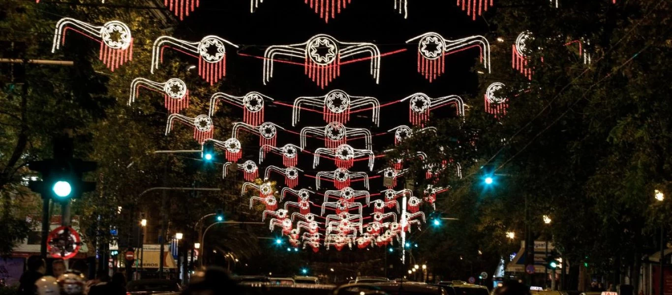 Κ.Μπακογιάννης: Μετά τα εκατομμύρια του «Μεγάλου Περιπάτου» δίνει 890.000€ για στολισμούς που δεν θα χαρεί κανείς